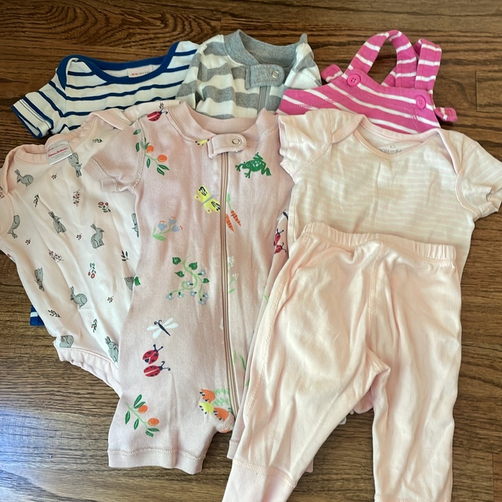Hanna Andersson size 3-6 months pajamas, onesies, and sun suit set of 6 bundle